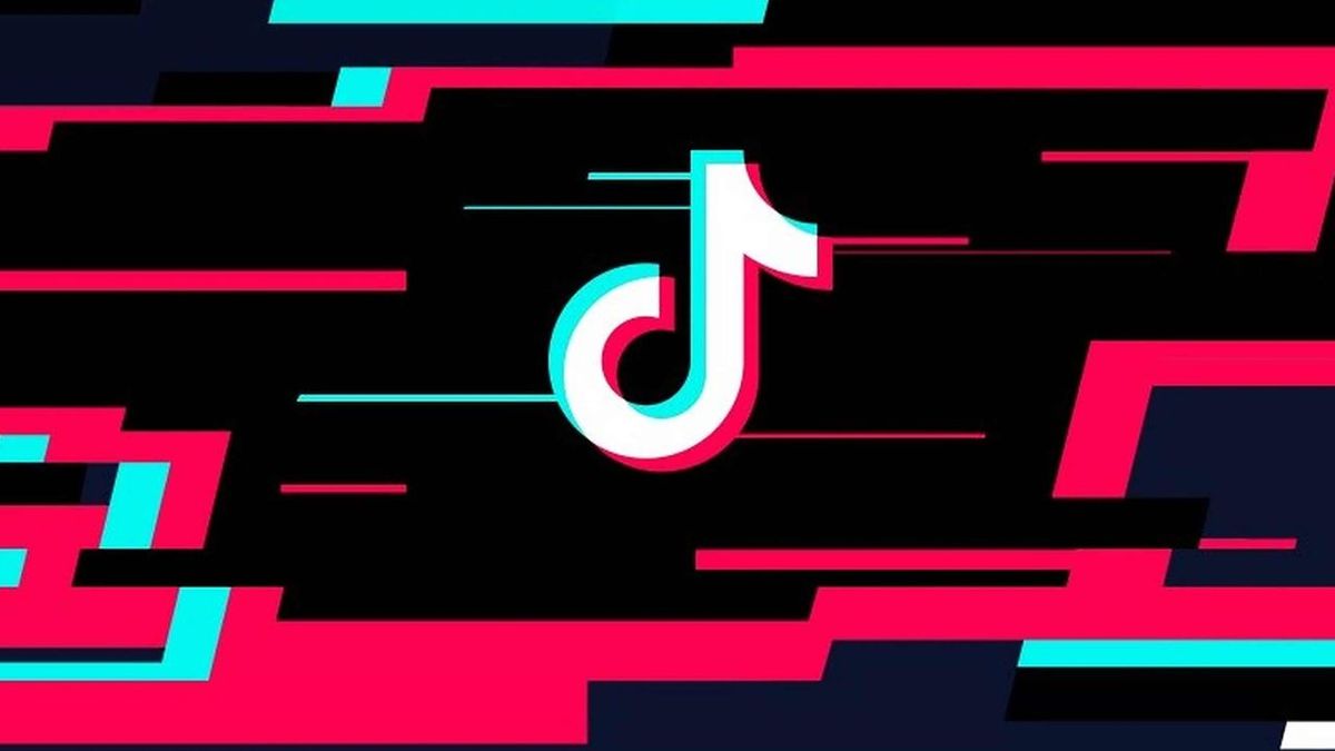 A commissioner of the FCC wants to ban TikTok.